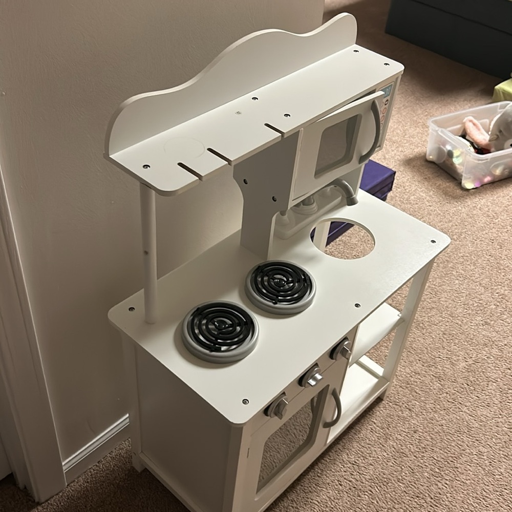 Kids play kitchen. Used, some scratches but functional and in good condition. - Picture 3 of 5
